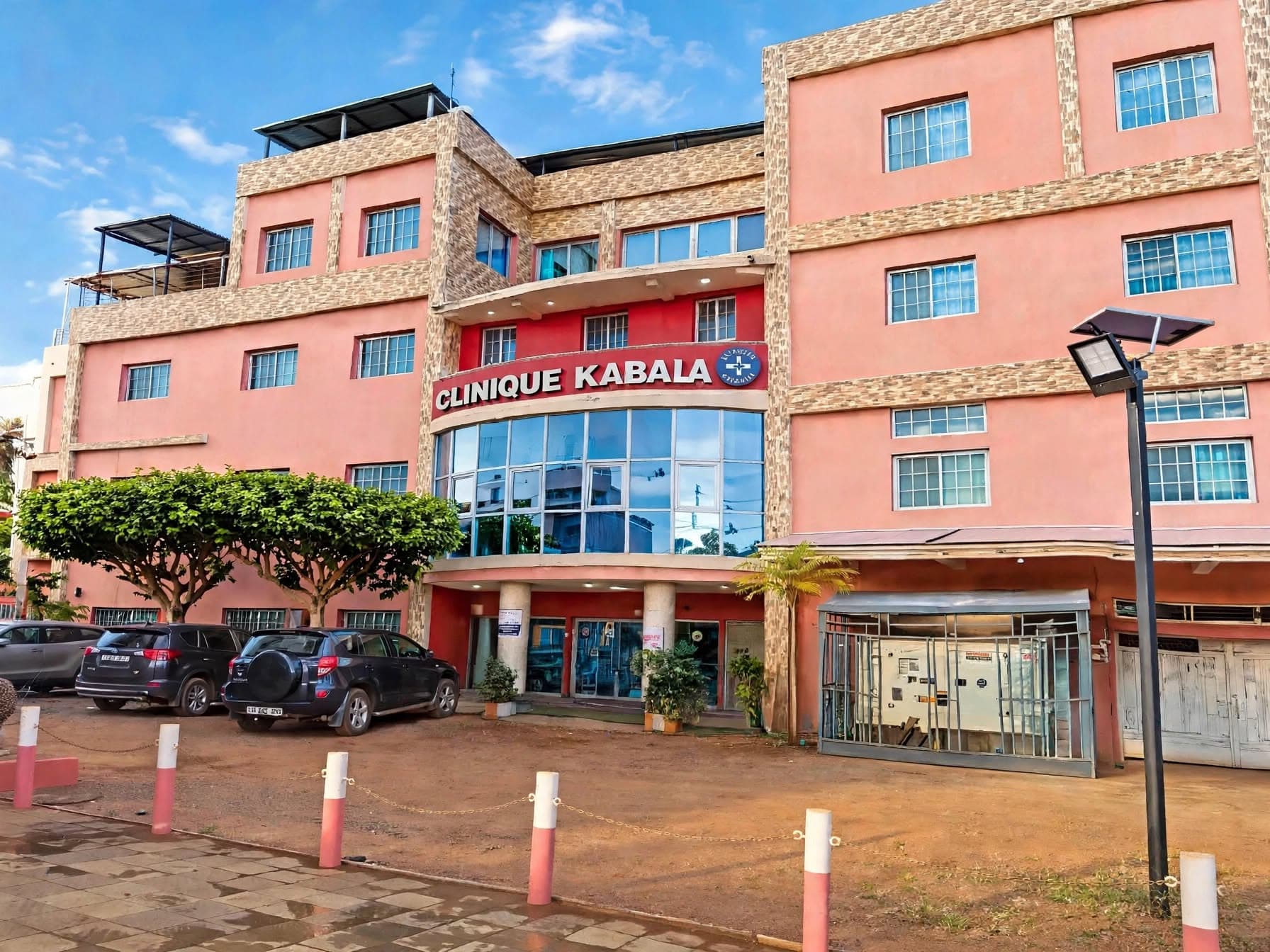 Façade complète de la Clinique Kabala - Centre de PMA à Bamako - ISO 9001:2015 GIERAF